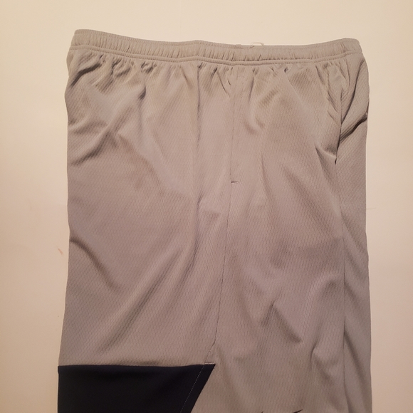 Nike Basketball Shorts Grey - Picture 5 of 16